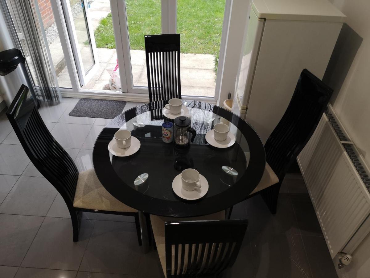 Nightingale Gardens - 4 Bed Detached House - Manchester Apartment Exterior foto