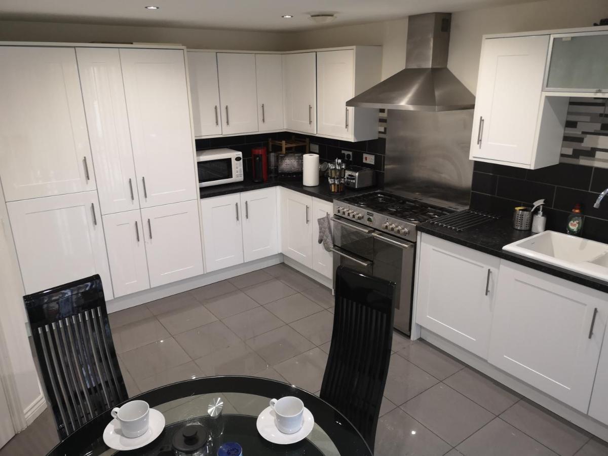 Nightingale Gardens - 4 Bed Detached House - Manchester Apartment Exterior foto