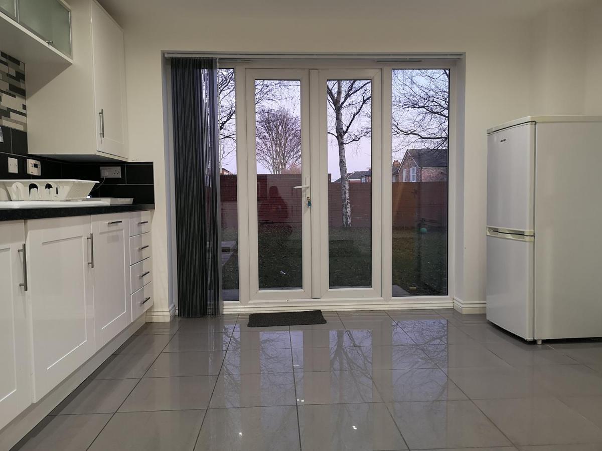 Nightingale Gardens - 4 Bed Detached House - Manchester Apartment Exterior foto