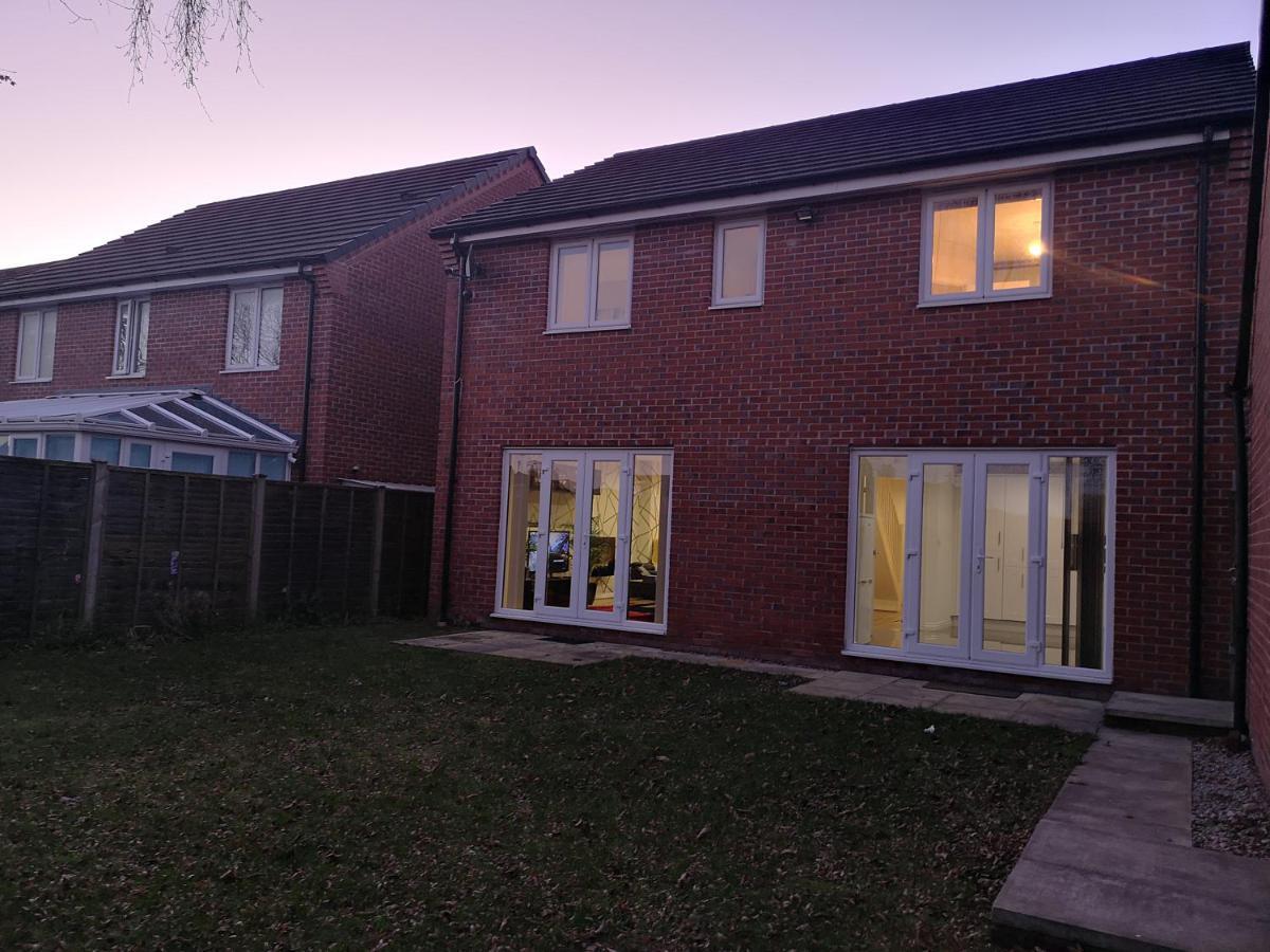 Nightingale Gardens - 4 Bed Detached House - Manchester Apartment Exterior foto
